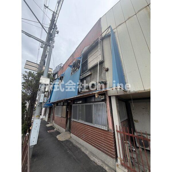 大阪府八尾市末広町2丁目戸建のエントランス