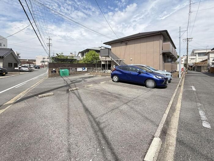 クロノスの駐車場
