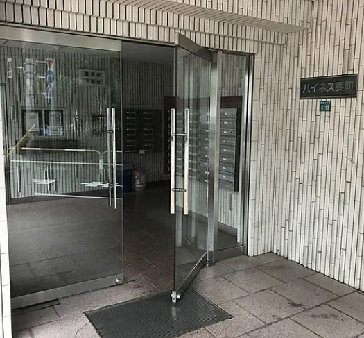 ハイネス要町のエントランス