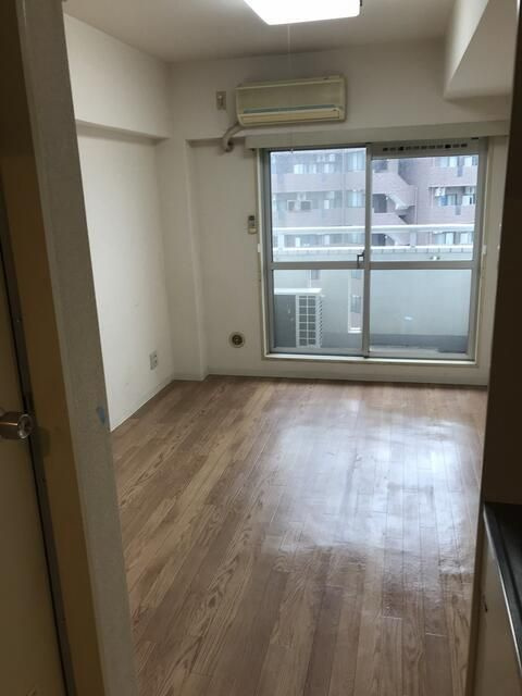 ハイネス要町の居間・リビング