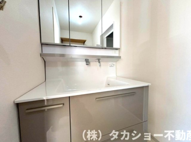 【独立洗面台】 | 君津市外箕輪1丁目　中古戸建 | 独立洗面台で身支度をすべて済ませてしまいましょう