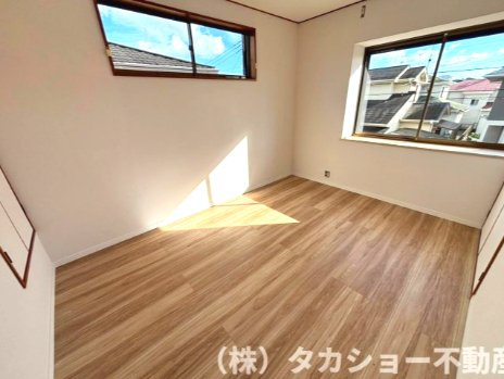 【洋室】 | 君津市外箕輪1丁目　中古戸建 | 広々とした洋室です