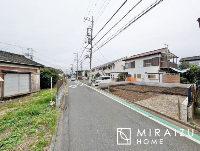 【外観】 | 青く澄み渡った綺麗な空と、陽の光をたっぷりと受ける、そんな新築住宅で新生活をスタートしてみませんか？見学・ご相談等、ミライズホーム(株)までお気軽にご連絡下さい♪