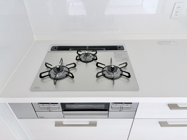 キングマンションアンティオーネ御幣島 ウエストヴェールのキッチン|キッチン　三口ガスコンロ
