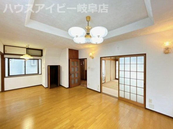 【居間・リビング】の画像
