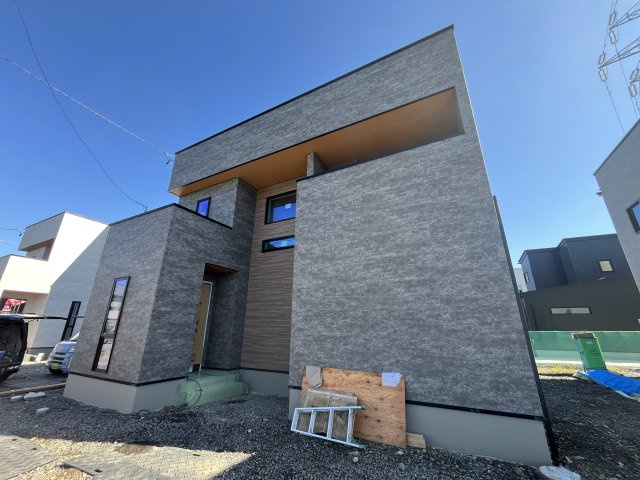 山形市大字片谷地字東裏399番42　2号棟