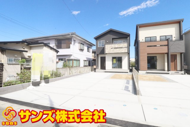 郡山市昭和2丁目　　　１号棟　　　小原田小学校、小原田中学区の外観|南東側から見た駐車場を含む外観♪