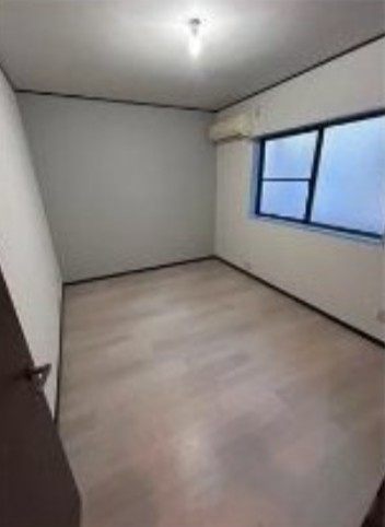 草加市西町のアパートの寝室