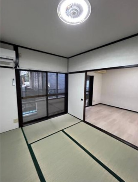 草加市西町のアパートの和室