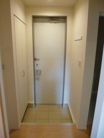 メゾンラフィネの玄関