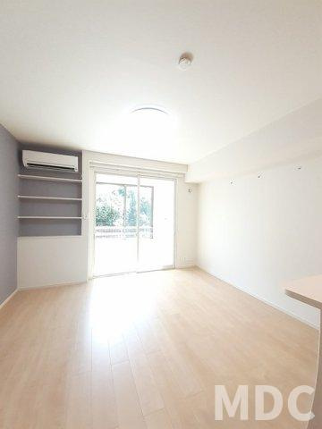 徳島市庄町２丁目のアパートの居間・リビング