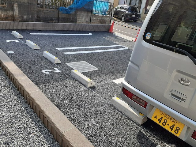 プリムヴェールヒルズⅡの駐車場