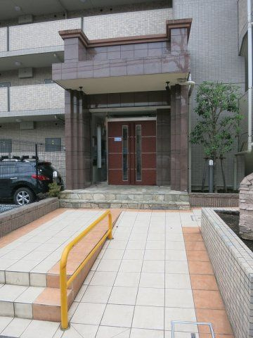 カーサグランデのエントランス|※現況優先となります。