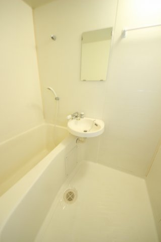 ドミールタナカⅠの浴室|日々の疲れを癒すお風呂付です