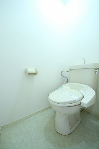 ドミールタナカⅠのトイレ|落ち着いた色調のトイレです