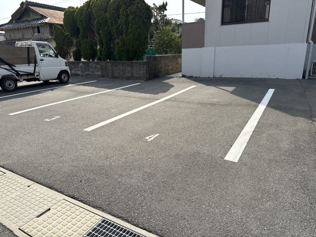 アゼリアの駐車場