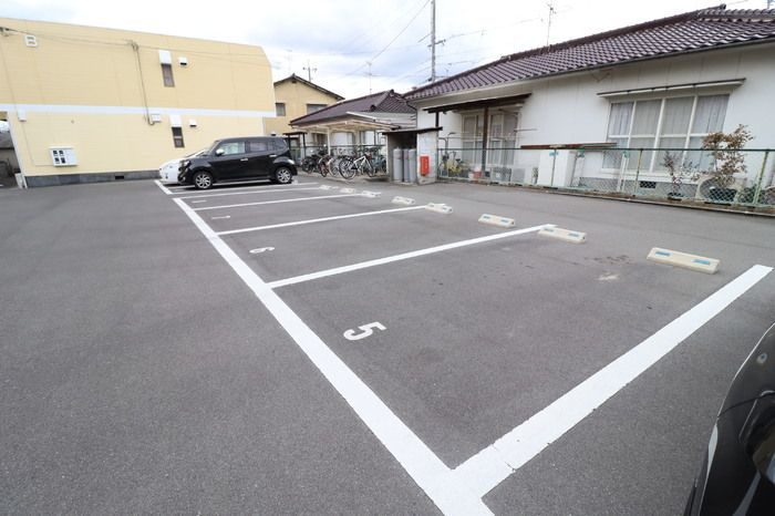 パレーシャル平野　A棟の駐車場