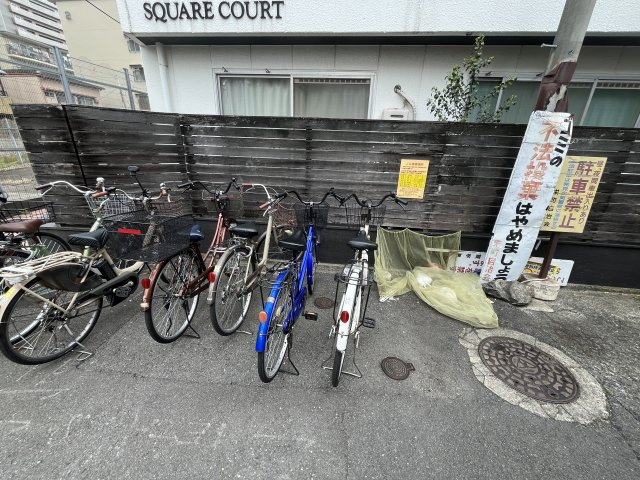 スクエアコート栄町の駐車場