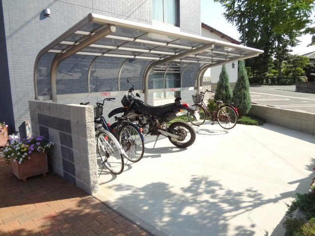 パッサーブルー野中【キャッシュバック対象物件】の駐車場|駐車場があるので、車を買う予定の方も安心です
