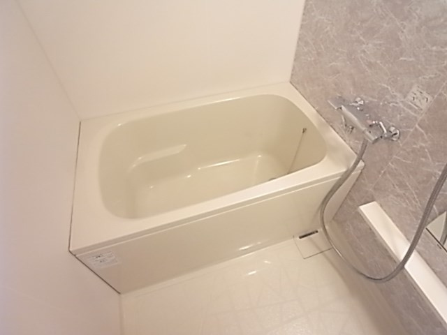 ボンニー元町の浴室