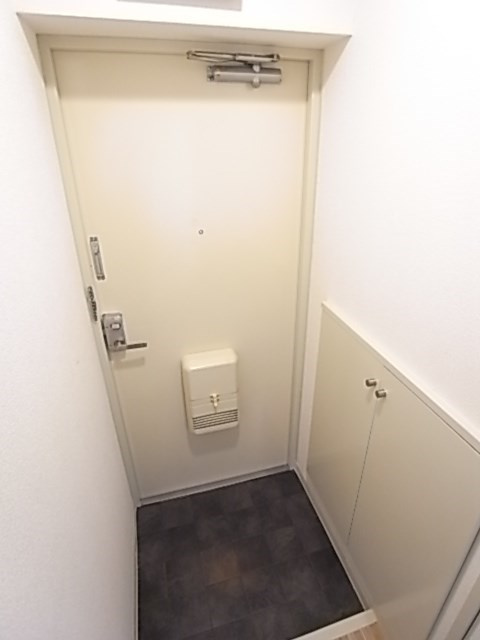エグゼ西川の玄関