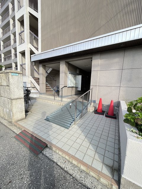 甲子園第6コーポラスのエントランス