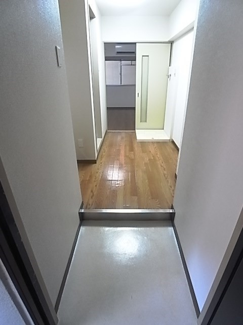 ワンフラーリッシュ西宮の玄関