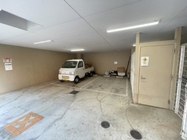 ゼニスレジデンス難波南の駐車場