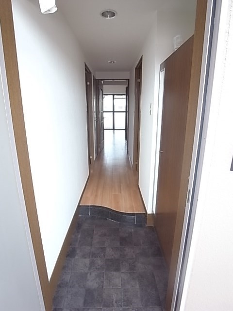 福々邸壱番館の玄関