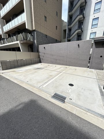 Dimora難波の駐車場