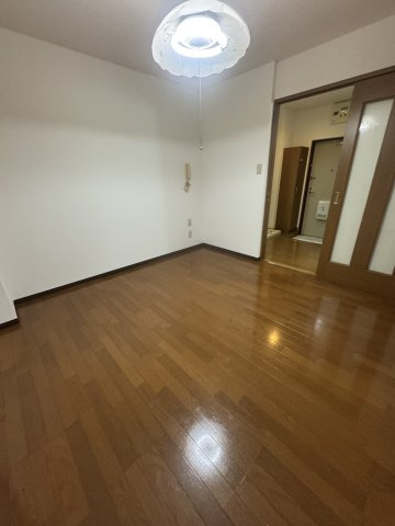 峰住吉ハイツの居間・リビング