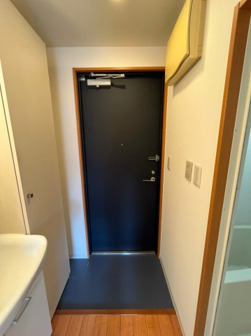 NANIWA一番館の玄関