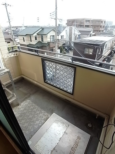 岡田山ハイツ　A棟のバルコニー