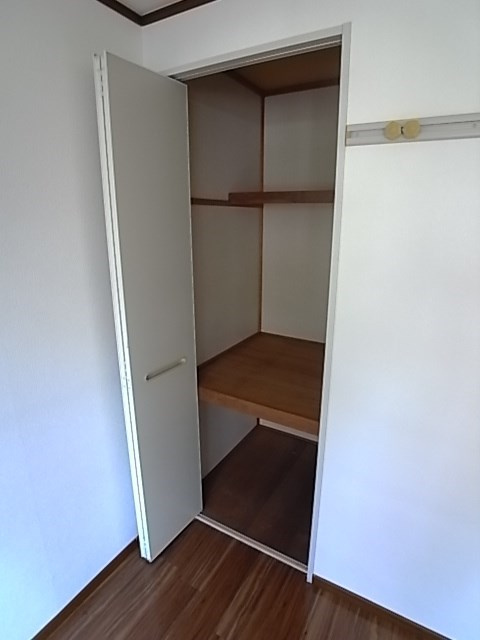 岡田山ハイツ　A棟の収納