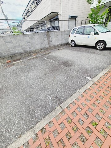 岡田山ハイツ　A棟の駐車場
