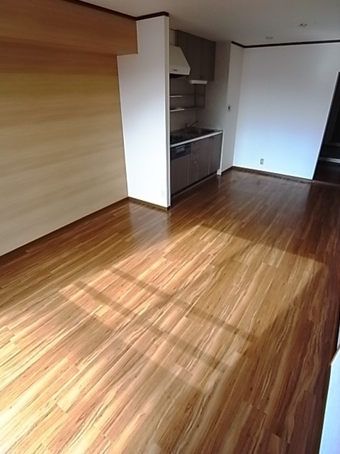 岡田山ハイツ　A棟