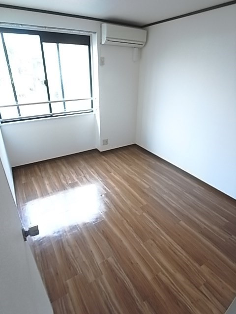 岡田山ハイツ　A棟の寝室