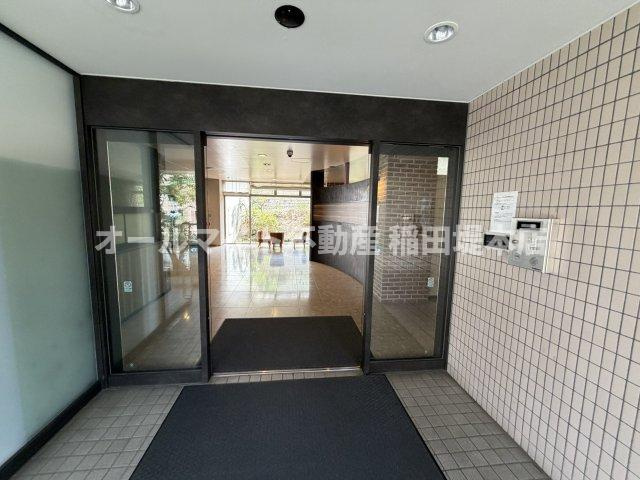 川崎市麻生区高石３丁目の賃貸マンションのエントランス
