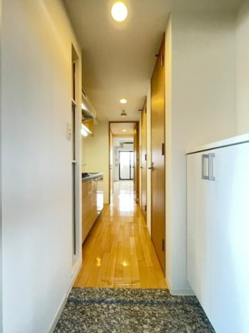レジュールアッシュ神戸元町の玄関