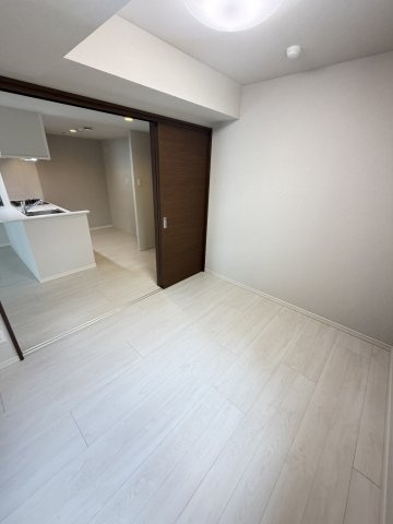 神戸海岸通　萬利Residenceの洋室