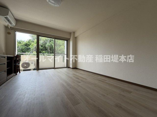 川崎市麻生区高石３丁目の賃貸マンションの居間・リビング