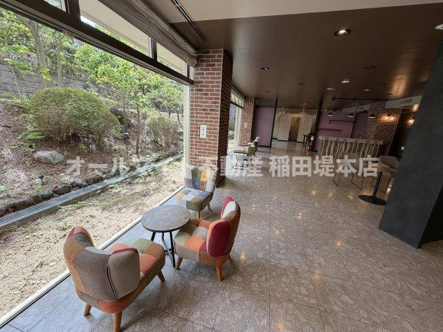 川崎市麻生区高石３丁目の賃貸マンションのロビー