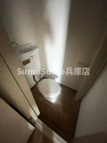 石上マンションのトイレ|落ち着いた色調のトイレです