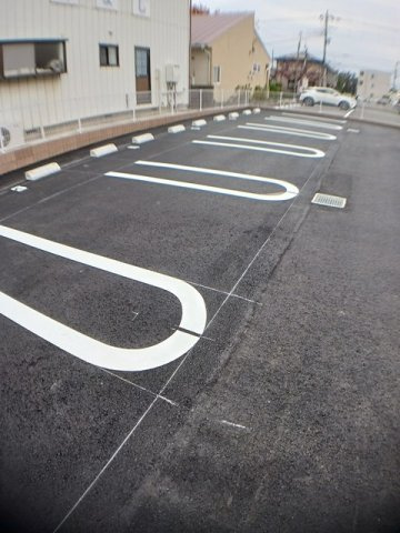 【駐車場】 | アーバンコート東貝沢 | 駐車場に車を止められます