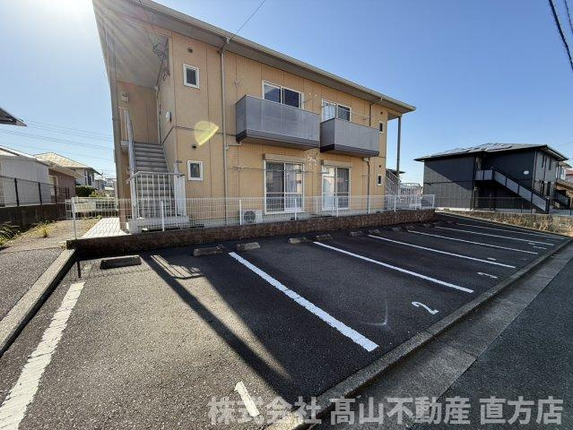 北九州市八幡西区星ケ丘３丁目のアパートの駐車場