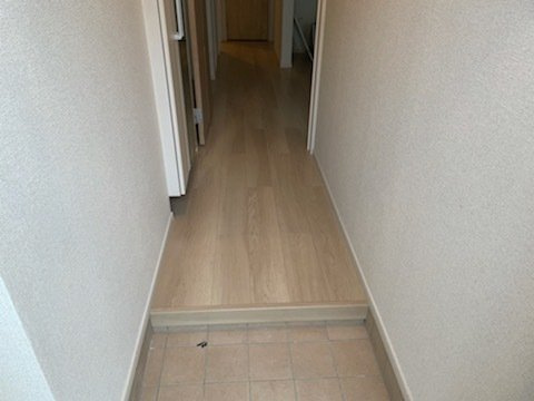 ヴィラ　ドゥ　グレーヌ梅ケ谷Ｅの玄関