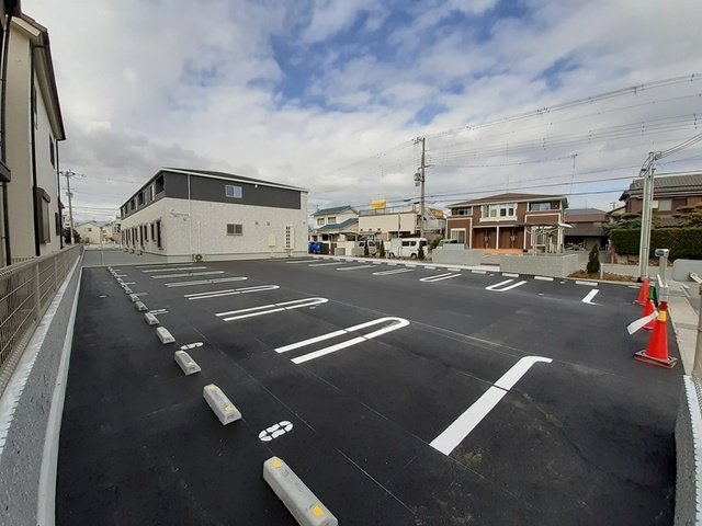 リリーベルの駐車場