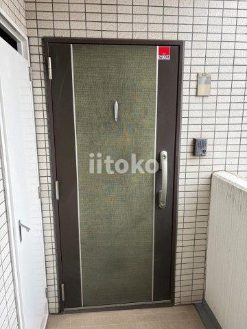 エルニシア三ノ輪の玄関