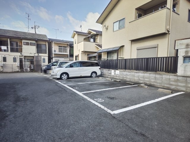 コスモスハイツの駐車場