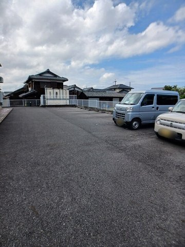 プラシード　コルソの駐車場